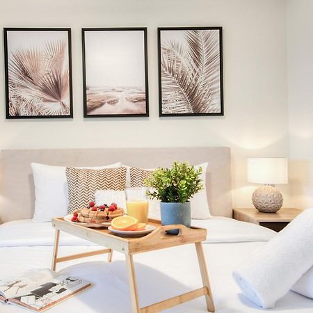 Calm Studio At Sky Gardens Difc By Deluxe Holiday Homes Dubai Exterior foto